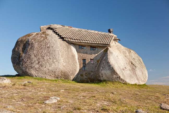 Dizem a arquitetura da Casa do Penedo lembra a residência do desenho 'Flintstones'