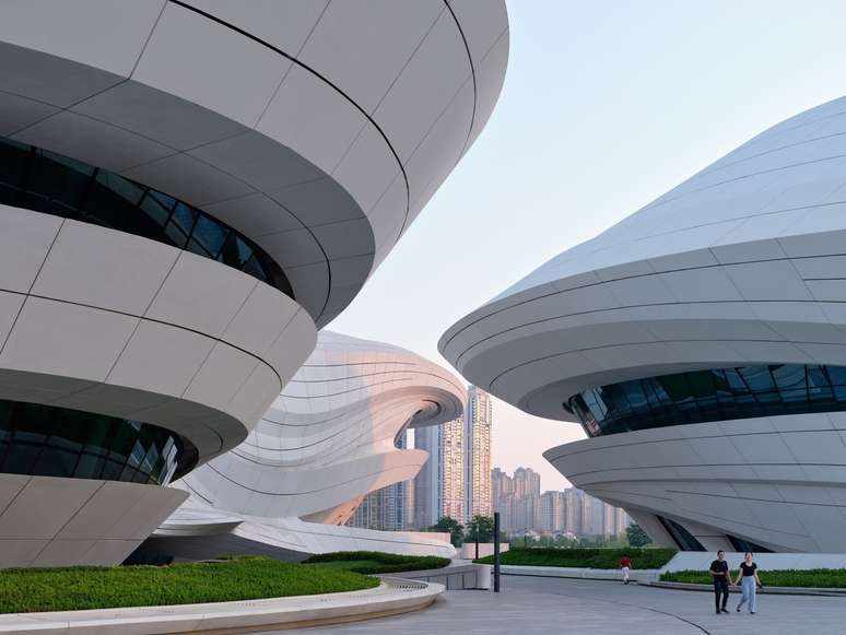 Renderização do projeto da Unicorn Island de Chengdu, projetado por Zaha Hadid Architects.